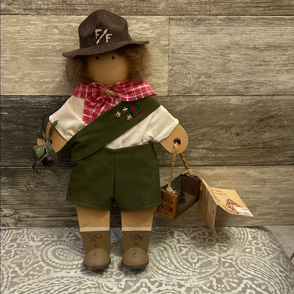 LONGABERGER Lizzie High & friends Albert Boy Scout‎ bug catcher 1990 10”